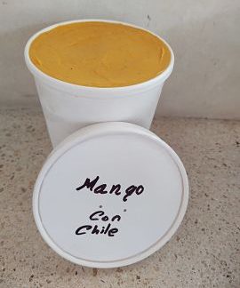 Helado artesanal de mango con chile (litro)